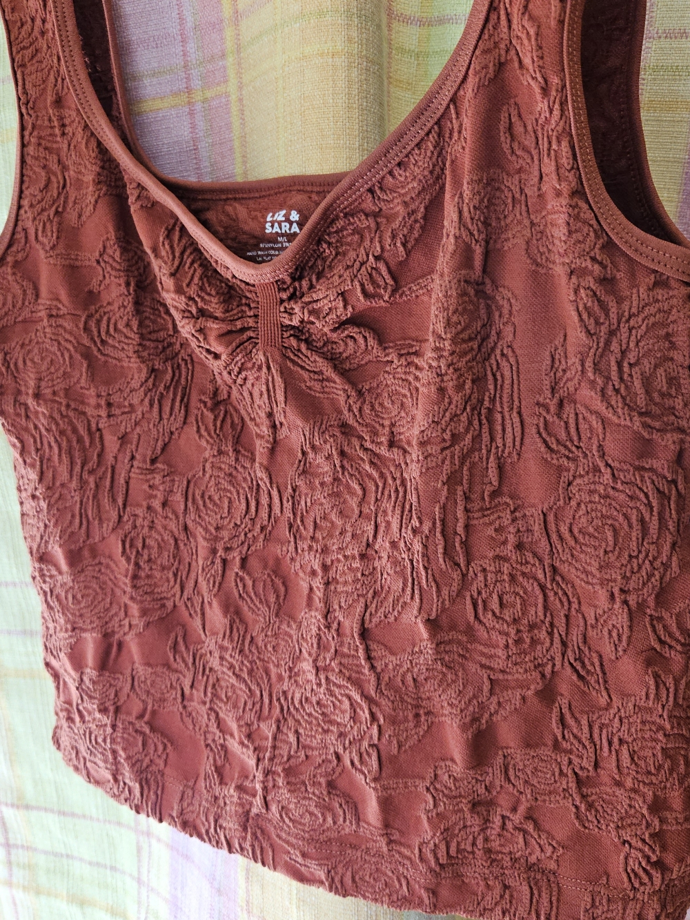 Textured Rose Tank Top - Picture 2 of 4